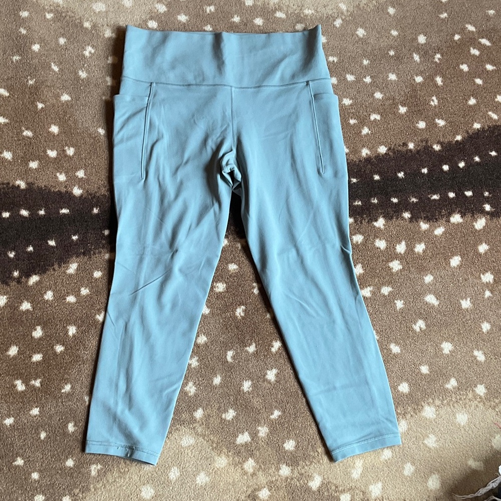 Athleta Salutation Stash High Rise Capri
